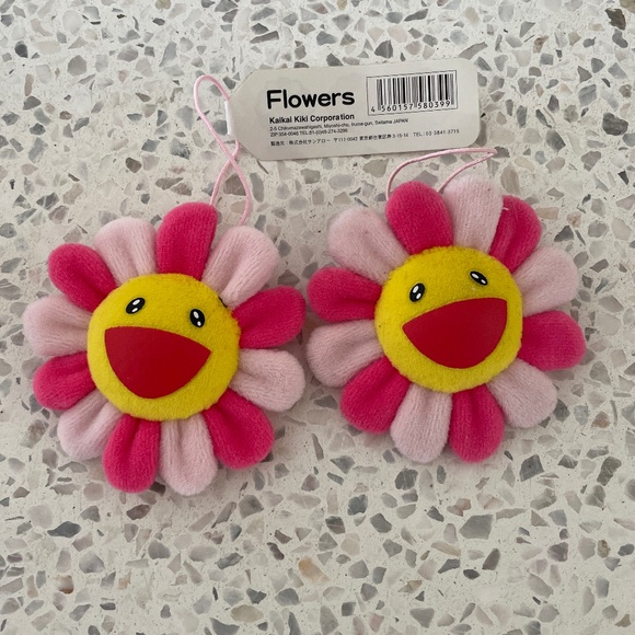 Bundle of TWO Takashi Murakami Pink Flower Plush Pins TMKK - Picture 1 of 3